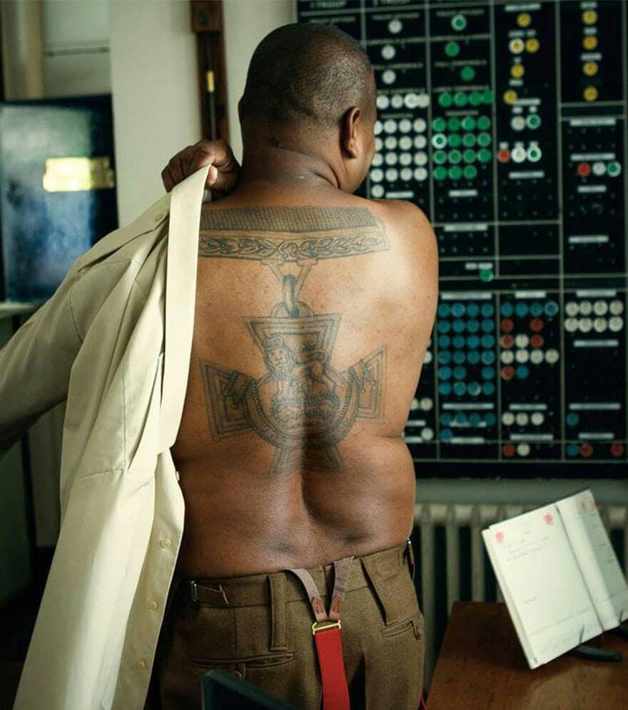 Johnson Beharry's back tattoo of the Victoria Cross 
